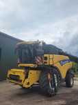 New Holland CR9070