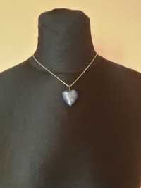 Wisiorek z kamienia w kształcie serca
