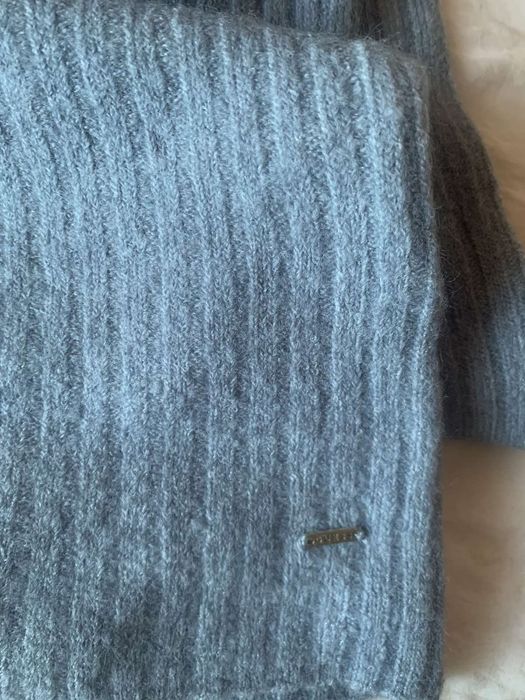 Новий светрик GUESS