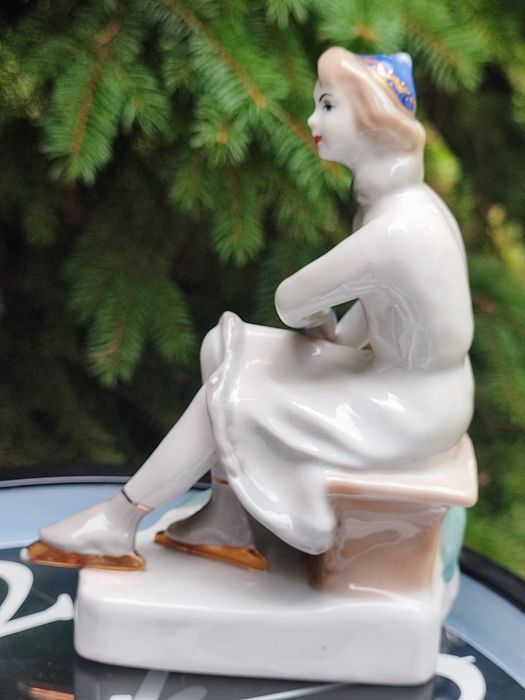 Rzadka porcelanowa figurka NA LODOWISKU” Łyżwiarka Baranovka