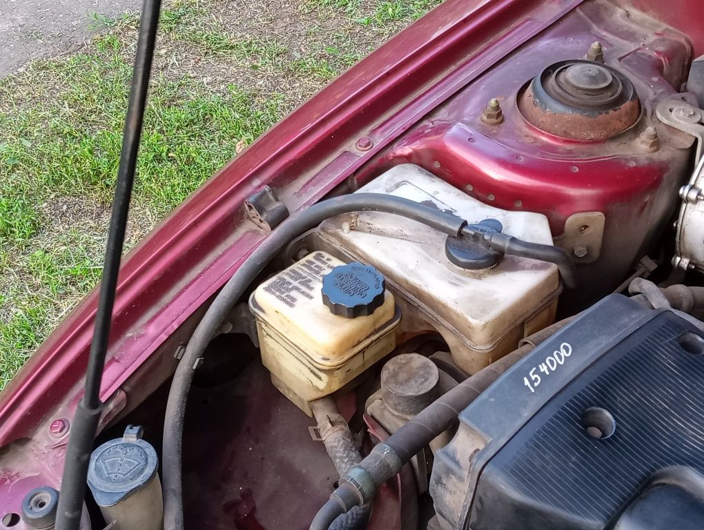 Авто в хорошому стані Хюндай Лантра, продам.