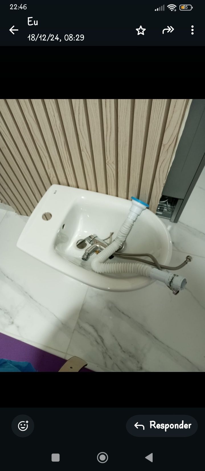 Bidé com torneira