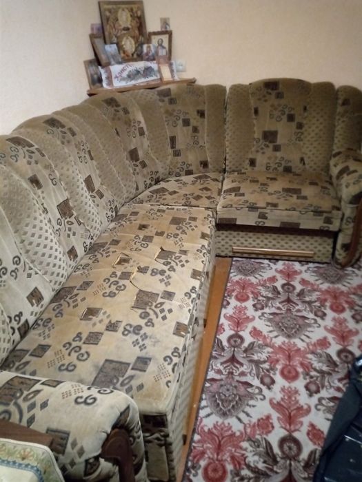 ТЕРМІНОВО продам м'який кутовий диван