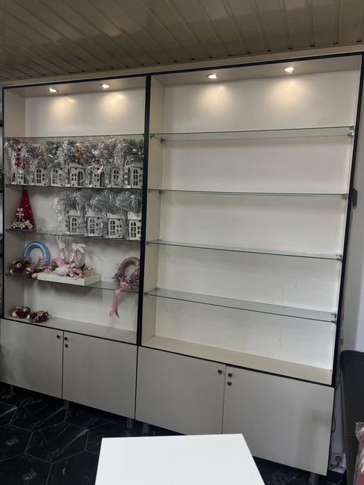 Вітрина для магазина