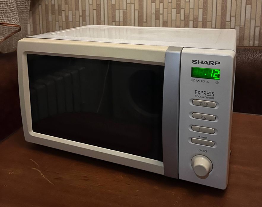 Микроволновка Sharp, в хорошому стані