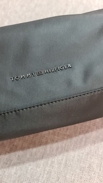 Kosmetyczka męska tommy hilfiger.