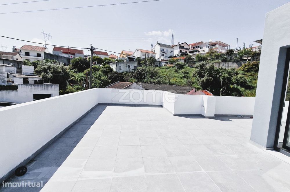 Moradia com Piscina em Alverca