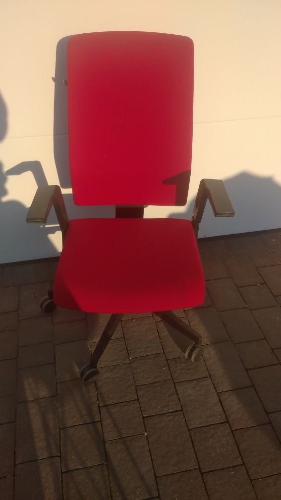 Fotel biurowy obrotowy Martela Onda czerwony