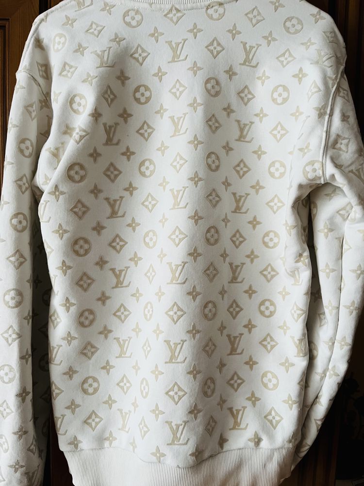 Piękny sweterek bluza Luis Vuitton Rozm M .