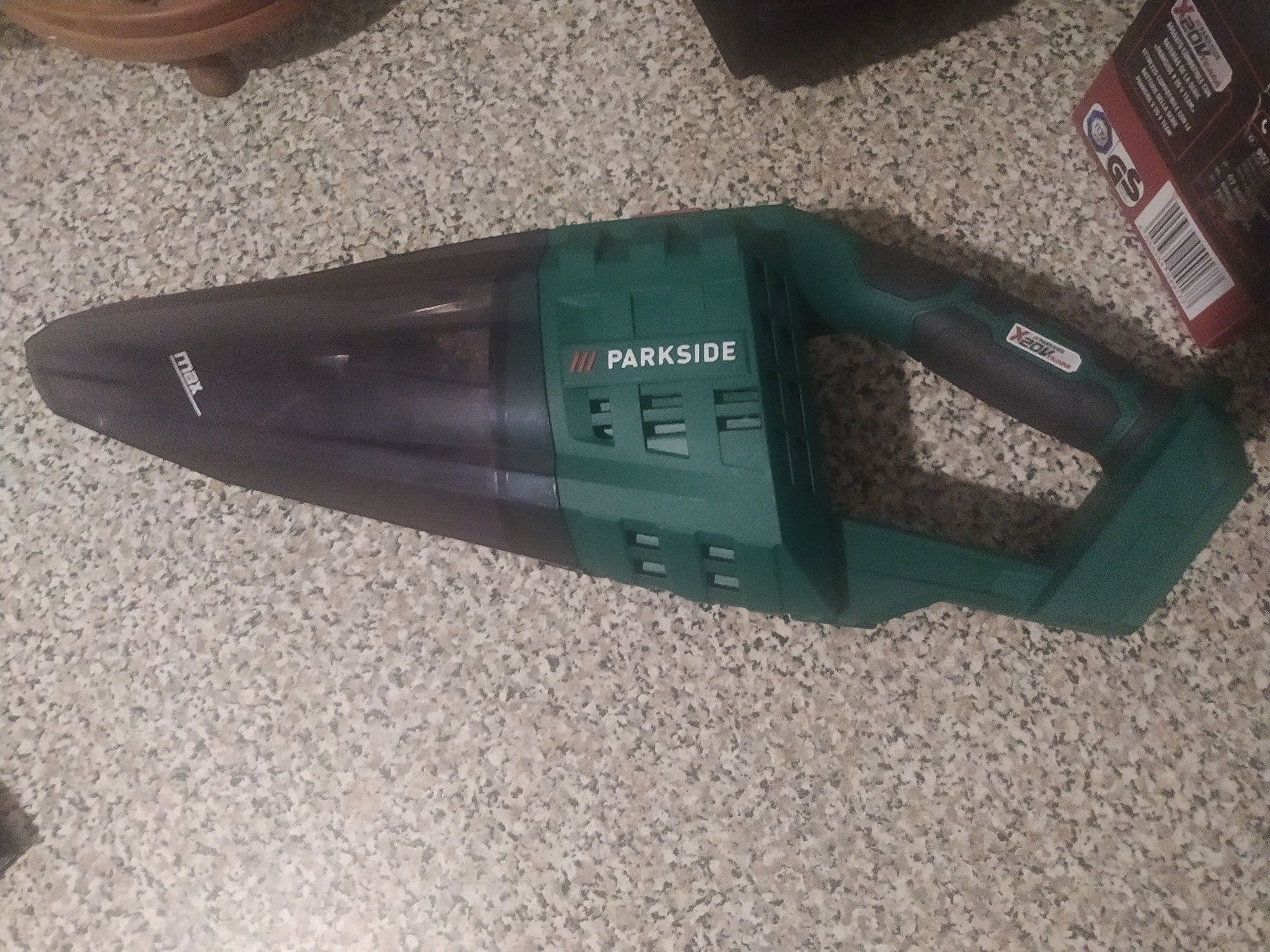Vendo aspirador, máquina fotográfica e máquina de cortar cabelo