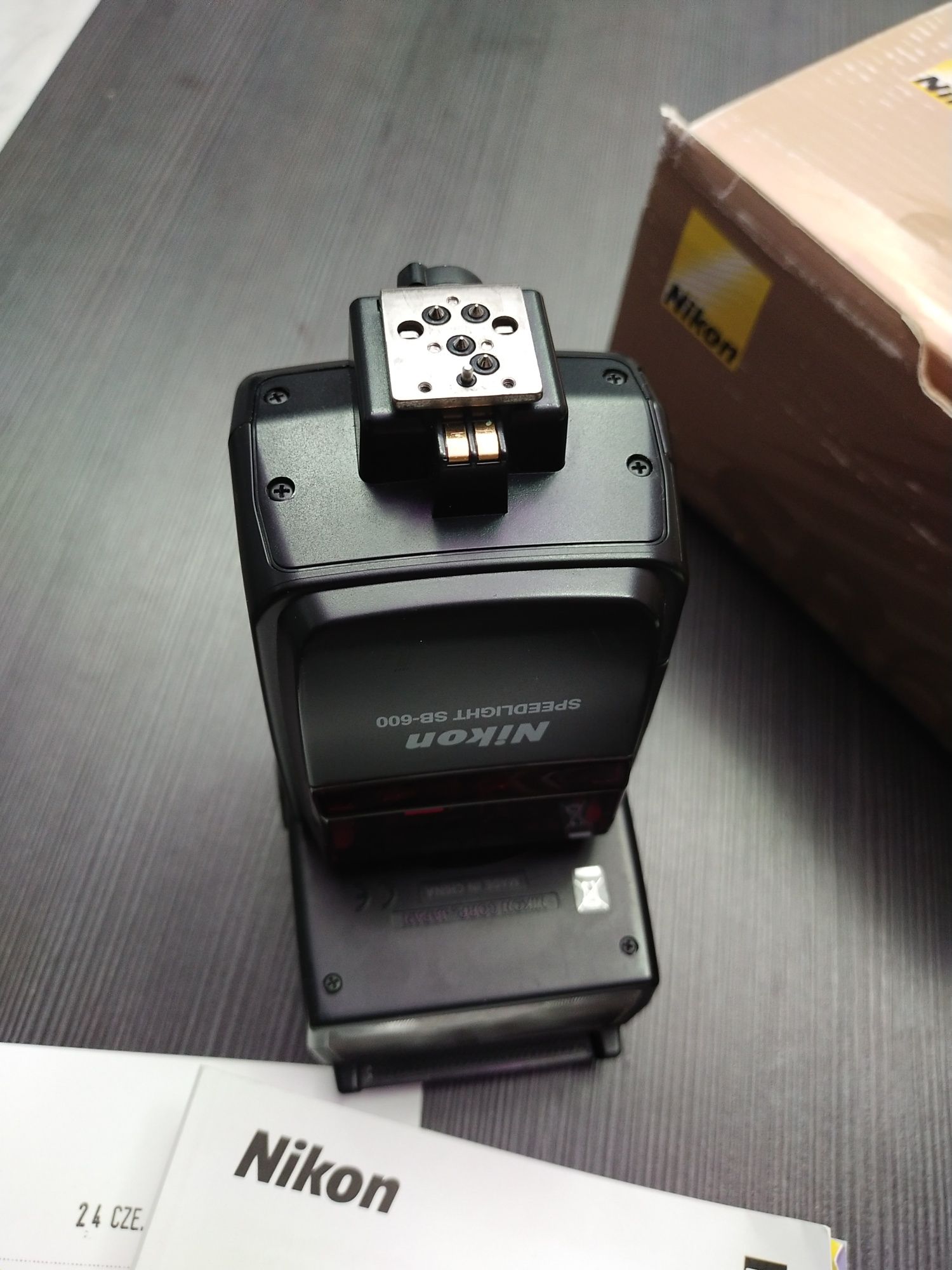 Lampa błyskowa Nikon speedlight sb-600 pudełko akumulatory eneloop