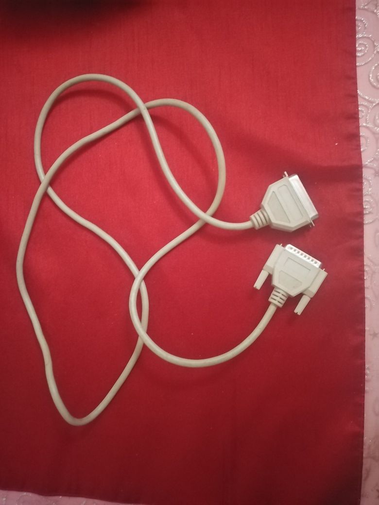 Kabel do drukarki HP starego typu do komputera.