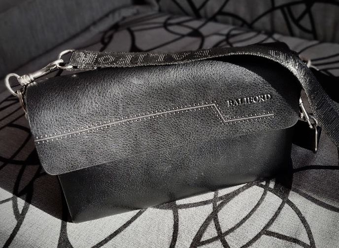 Сумка-барсетка на плечо, КОЖАННАЯ! черная, хорошее состояние