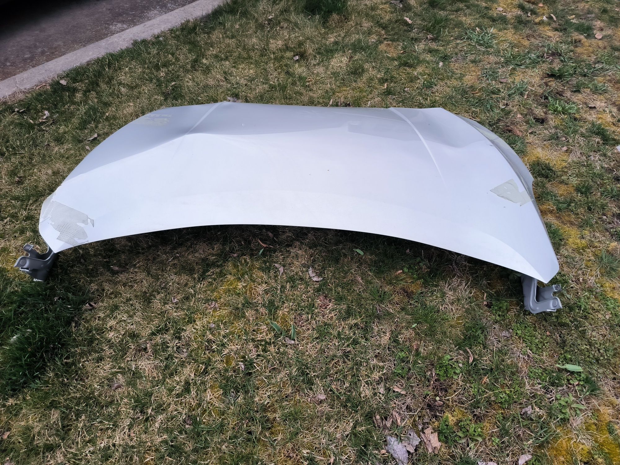 Nissan leaf капот