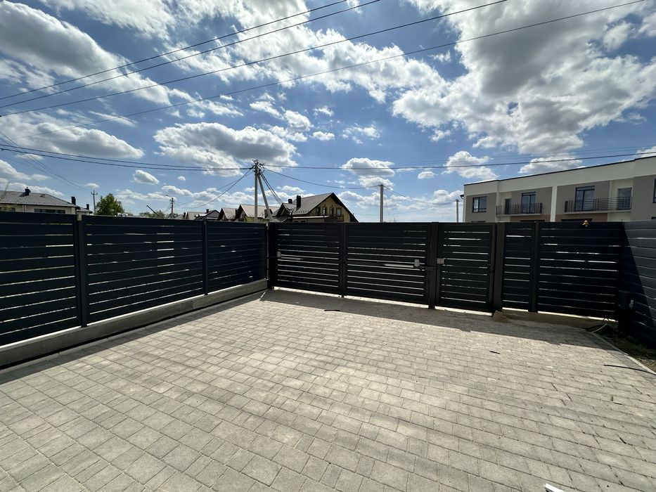 Таунхаус 140м2 з великим балконом і двома терасами на даху Крихівці