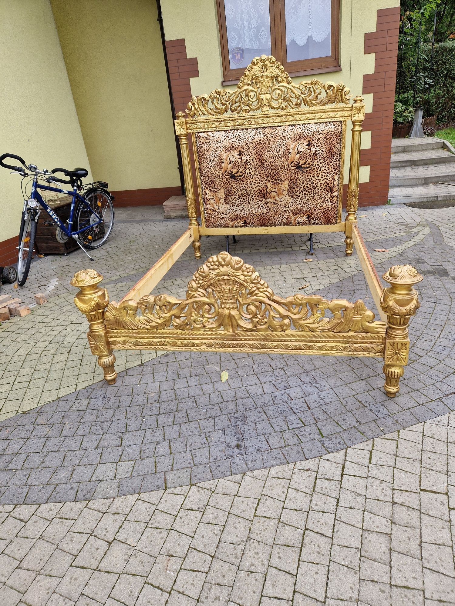 Zabytkowe Łoże dwu osobowe