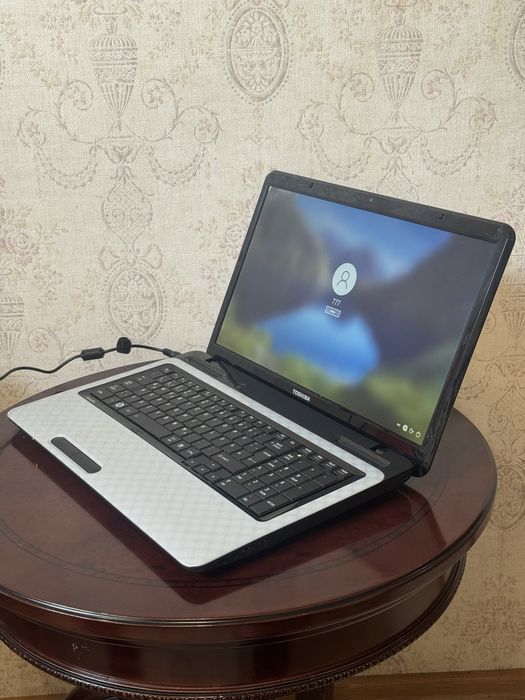 Большой ноутбук Toshiba Satellite L77 A6 HDD 250GB