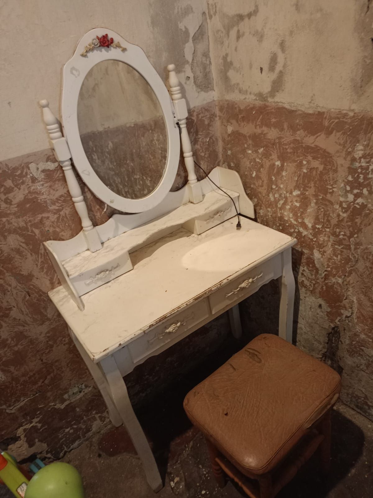 Toaletka i taboret