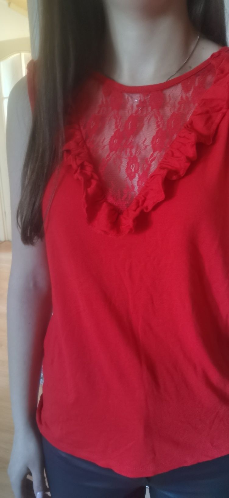 Top koszulka czerwona z falbankami koronka elegancka