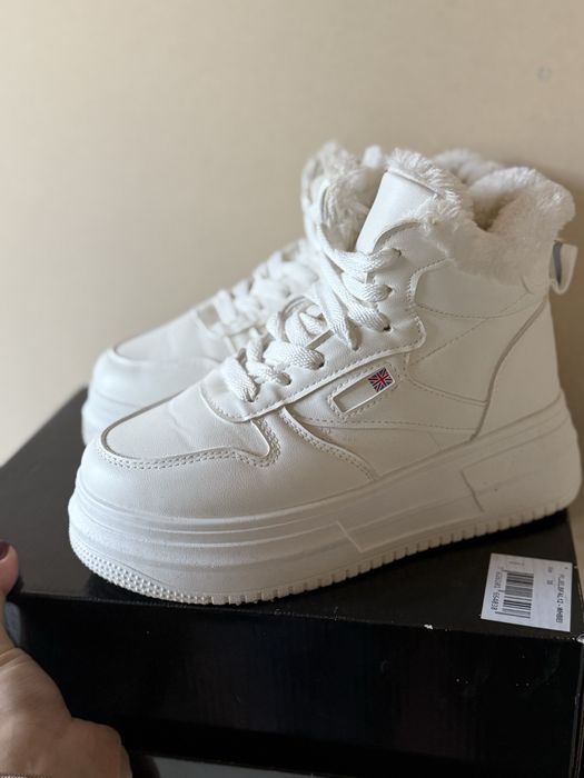 Кросівки зимні жіночі