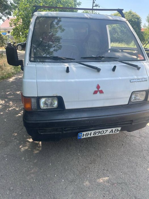 Mitsubishi L300( грузовий бус)