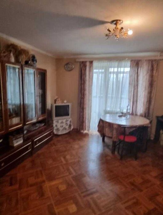 Продам зх комнатную квартиру нп Холодной Горе в кирпичном доме