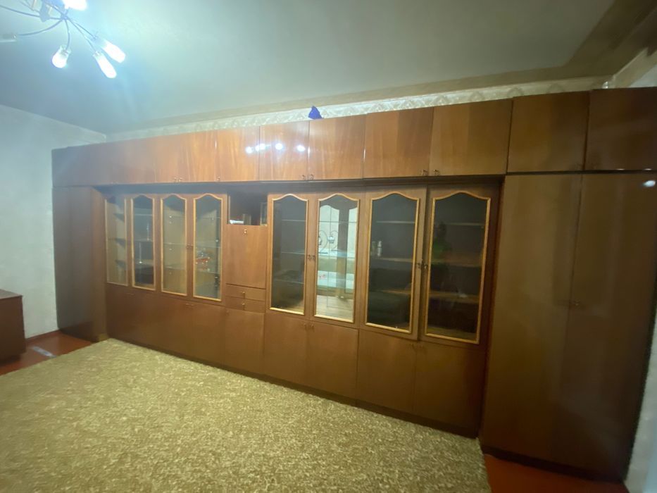 Продам великий стінковий шкаф-стінку в класичному стилі