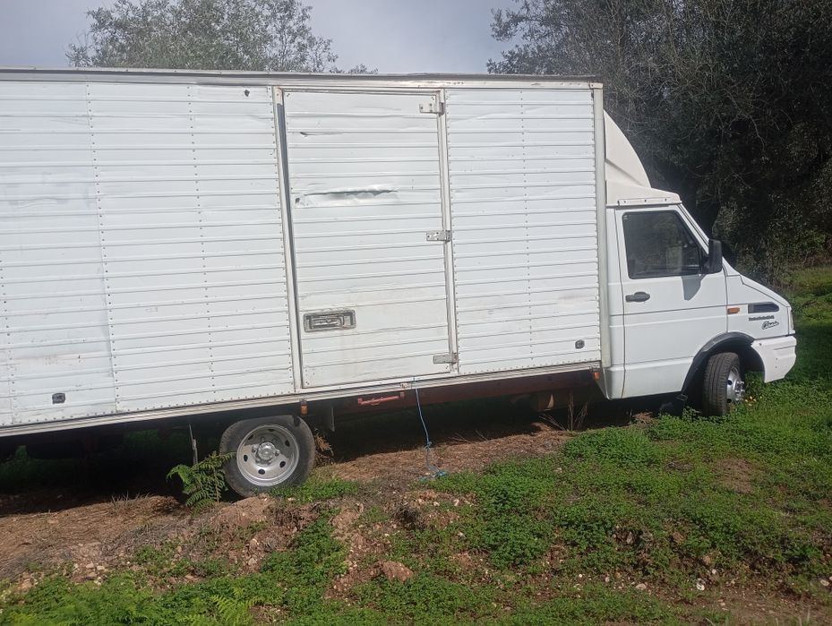Vende-se Iveco Dally, carrinha com contentor em ótimo estado