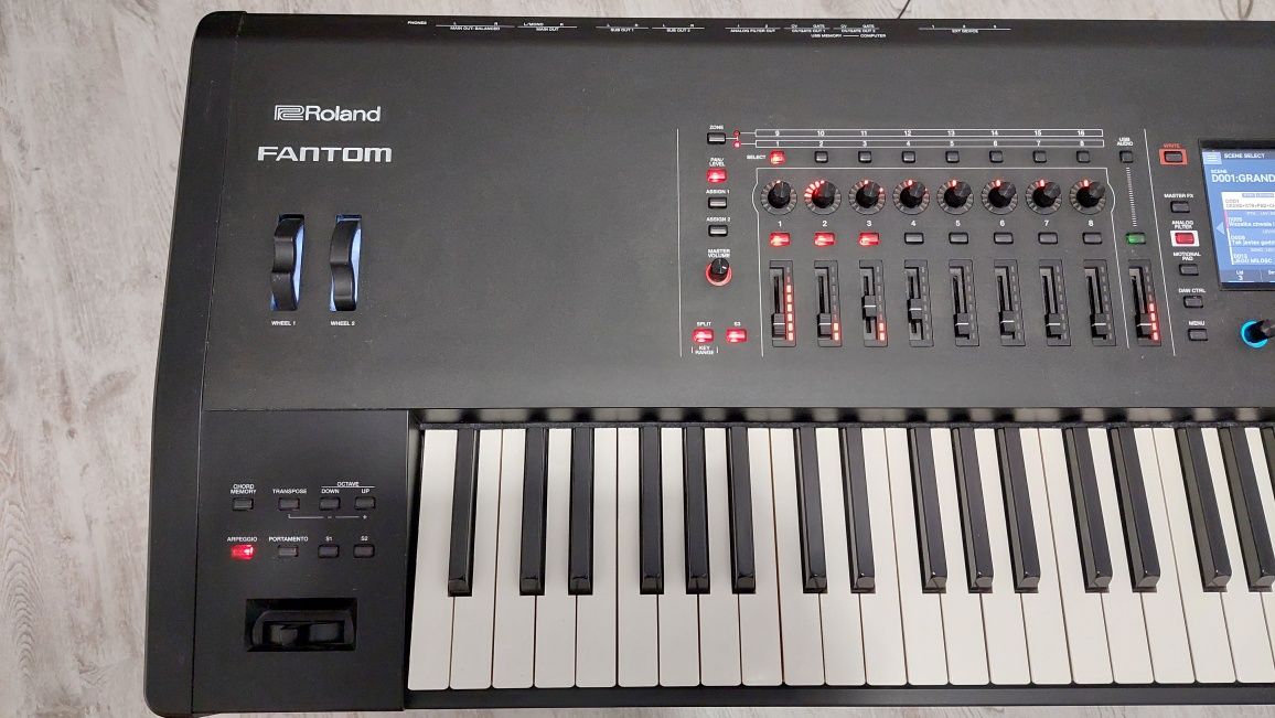 Roland Fantom 8 workstation