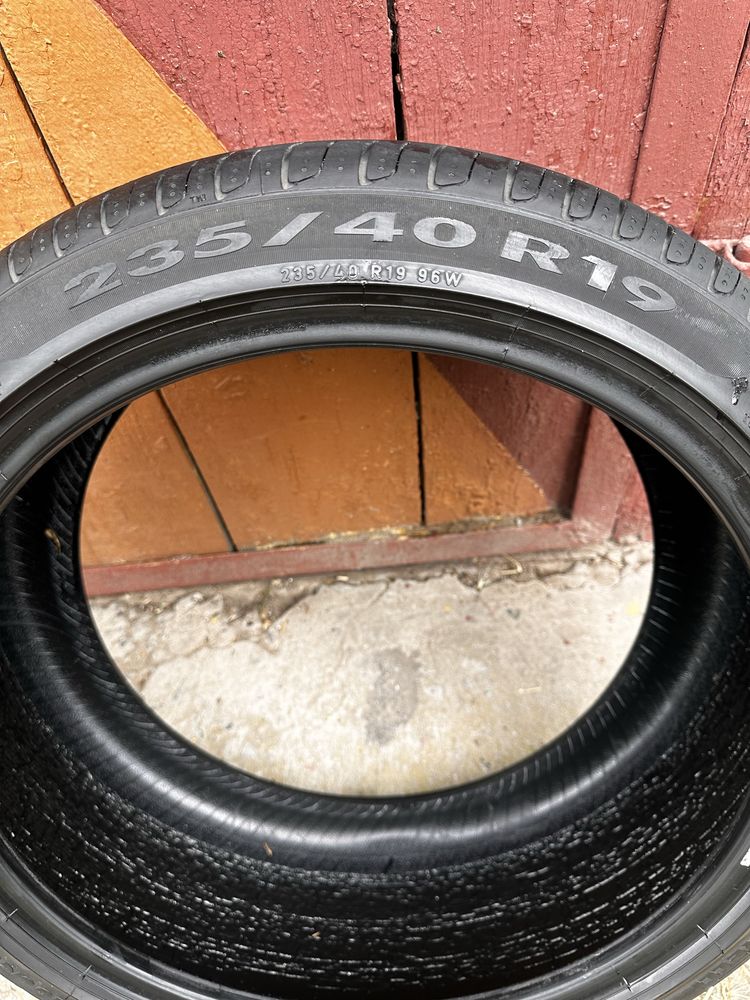 Шини б/у літо 235/40 R19