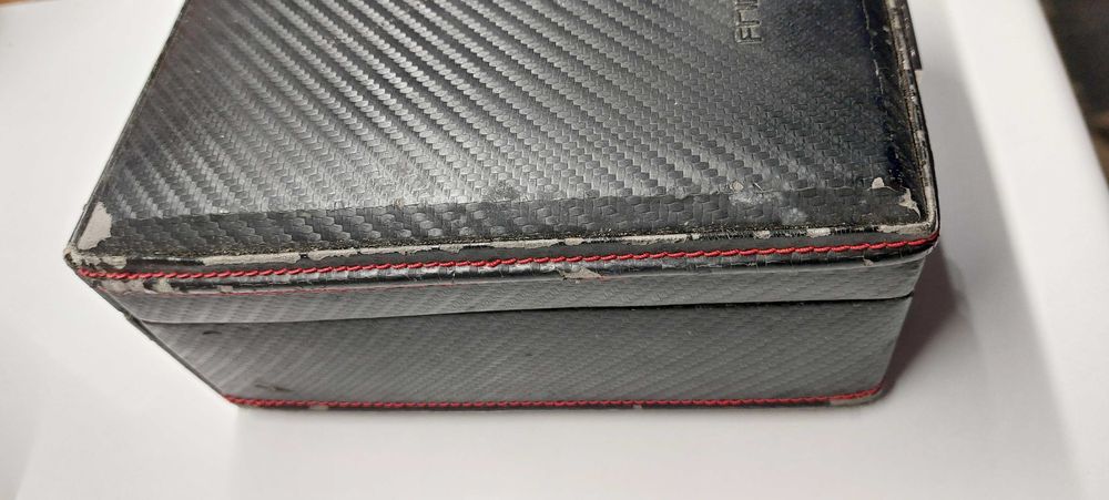 Etui pudelko skórzane na 4 zegarki -carbon