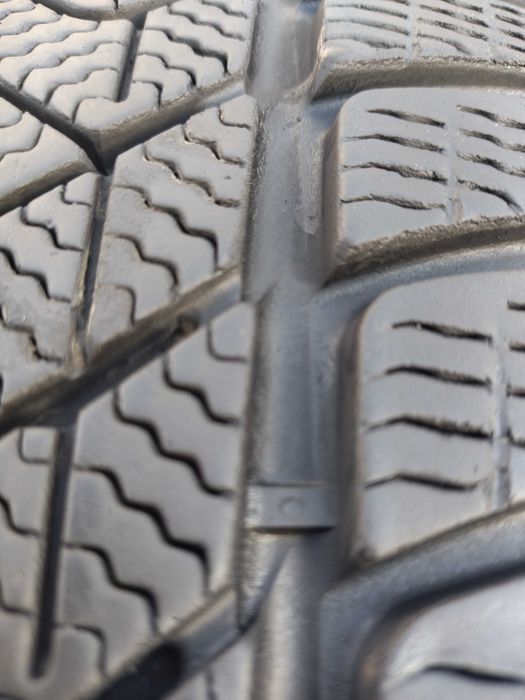 A217# Opony uzywane zimowe 225/60/18" Pirelli