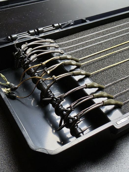 9 x przypony karpiowe #4 + piornik magnetyczny