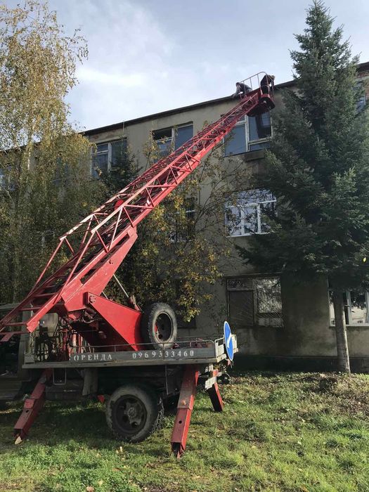 Автовишка з телескопічною стрілою