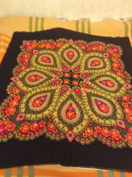 Нові українські хустки