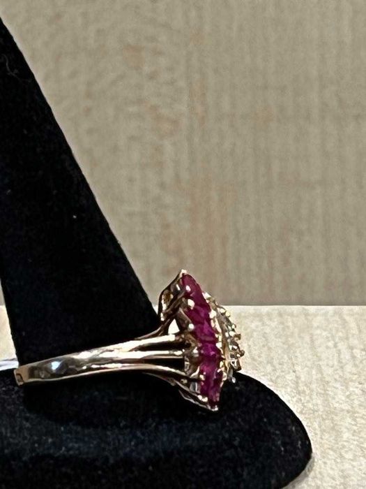 Złoty pierścionek pr585, cyrkonie z rubinami, rozm 19,4.39gr/Komis