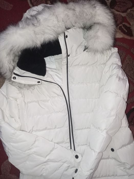 Зимова біла куртка