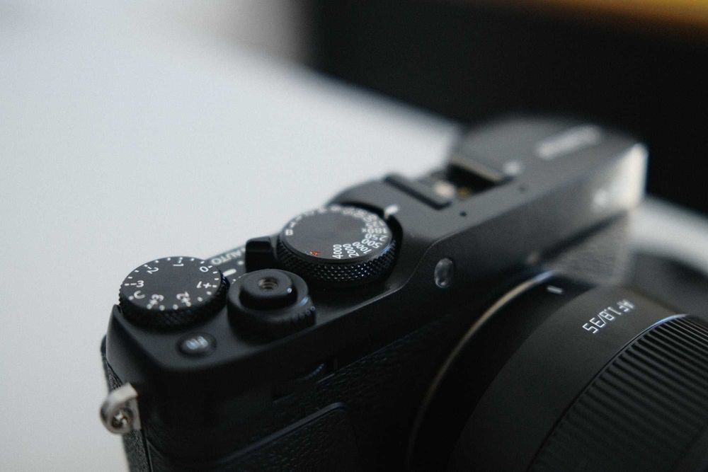 Fujifilm XE3 + TTArtisan 35mm f1.8 + Flash Godox