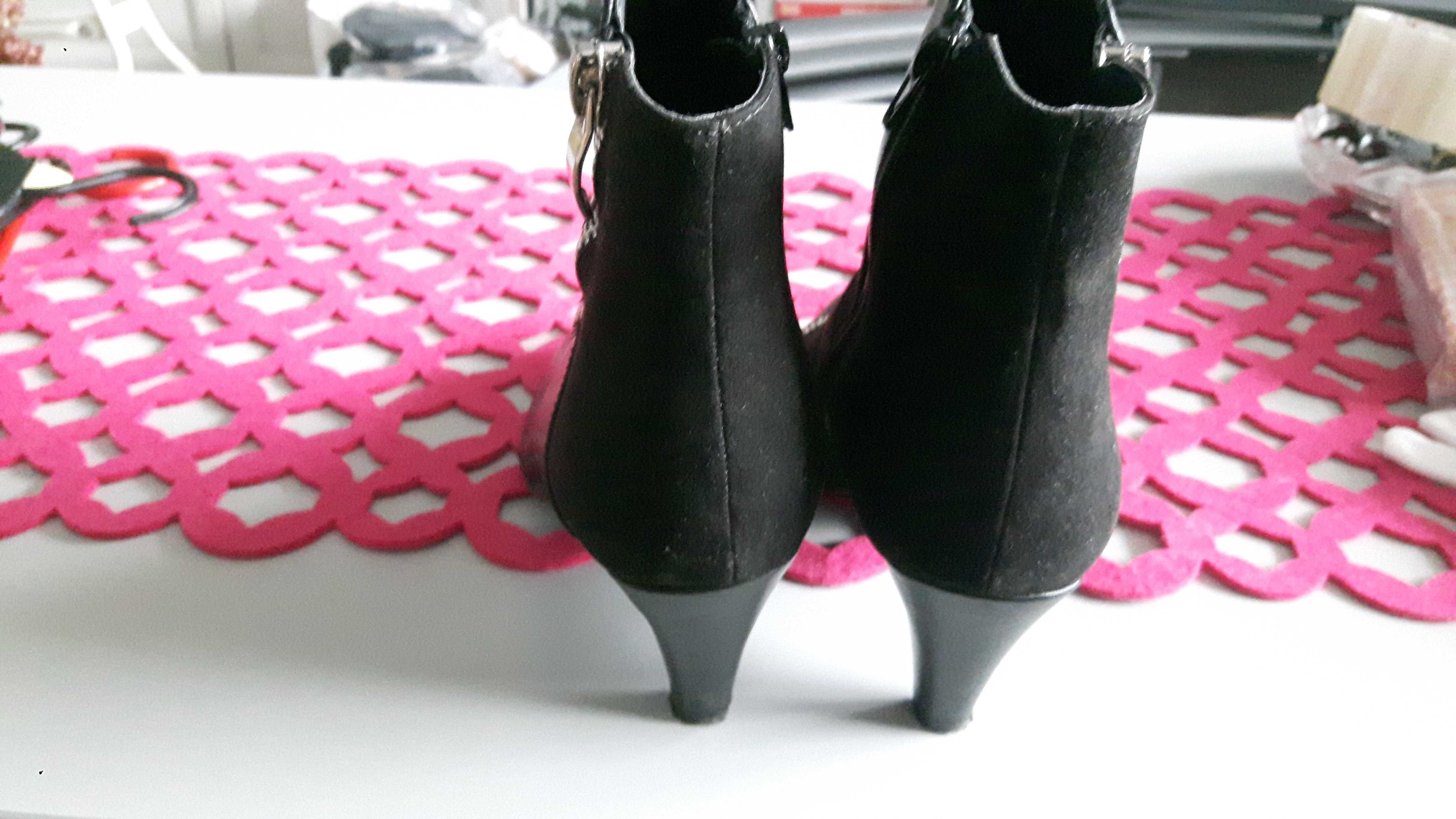 Botki jak nowe Catwalk czarne z ozdobnym zamkiem, r. 39