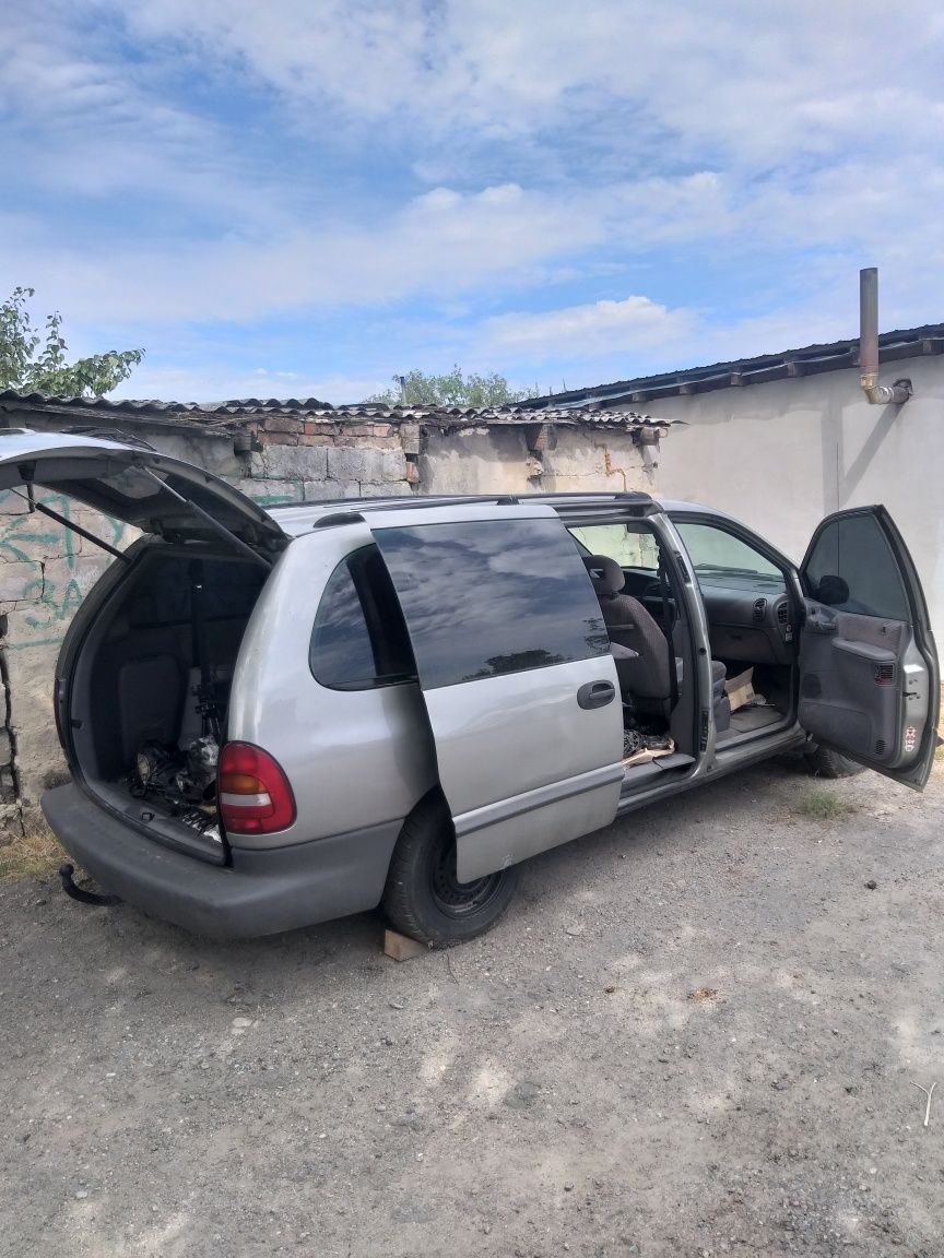 Chrysler Grand Voyager 2.5TDI-разборка.