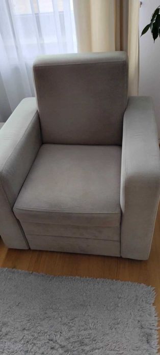 Kanapa narożna plus fotel do sprzedania w dobrym stanie