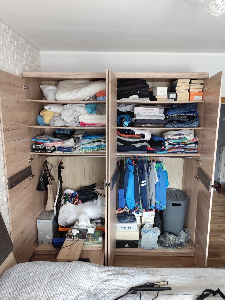 Szafa z lustrem 200x210