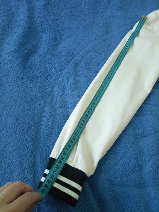 Бомбер білий 164 р. Стан відмінний