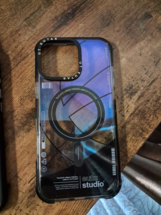 Чехлы, USB кабеля, блок питания.