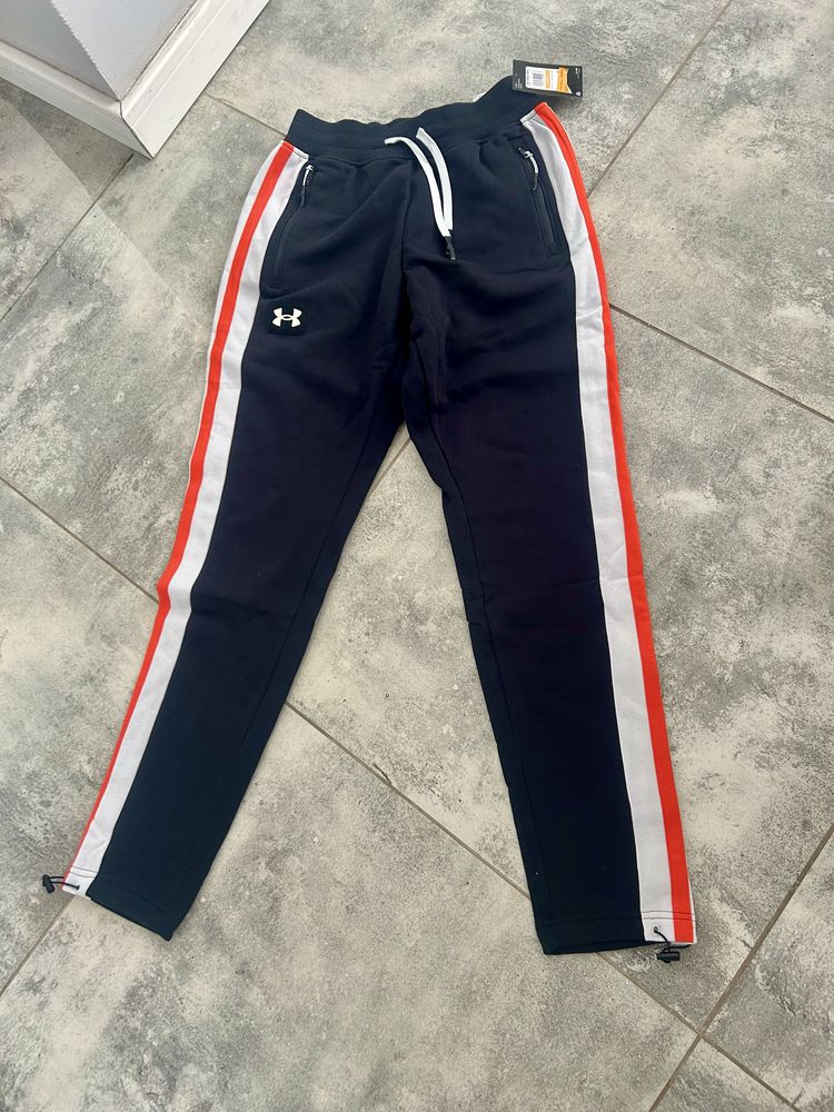 Nowe spodnie dresowe Under Armour S