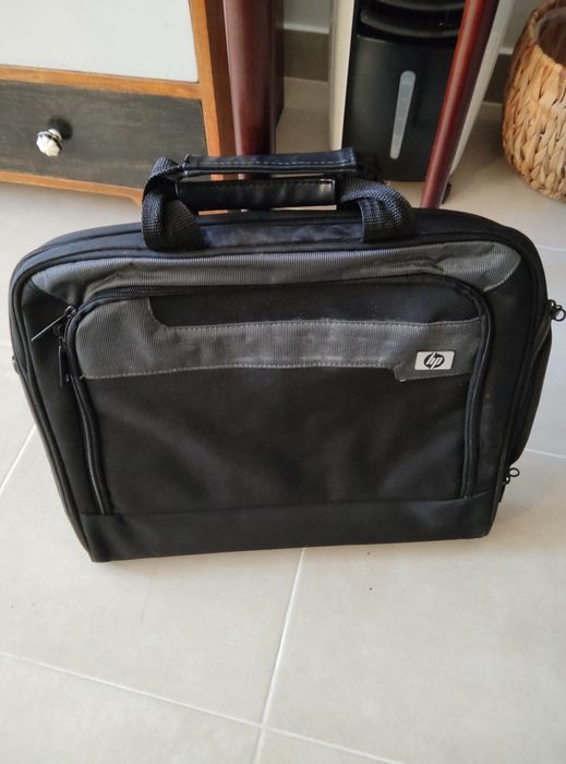 Mala preta,  marca HP, para computador
