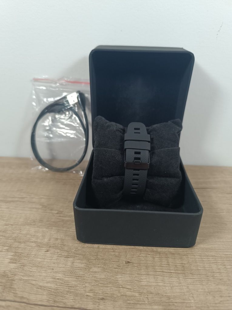 Garmin Fenix 5S srebrny z czarnym paskiem