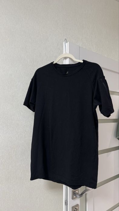 Футболка чоловіча з кишенею та місцем для шеврону