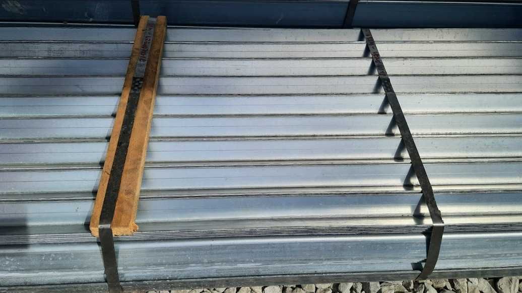 Słupek kątownik 45x45x4 ocynkowany, wys. 2,3m, GRATIS łącznik betonowy