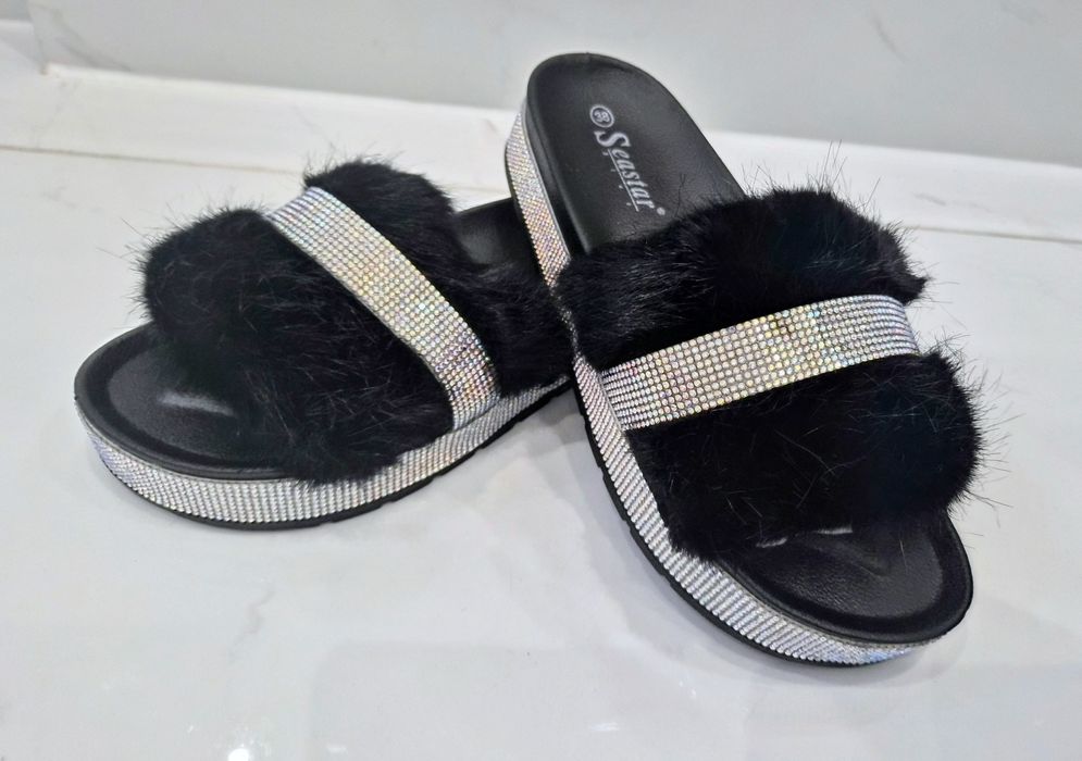 Cudowne, nowe klapki z cyrkoniami i futerkiem eko